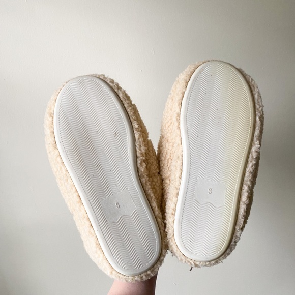 Sherpa Slipper size small - Picture 3 of 4